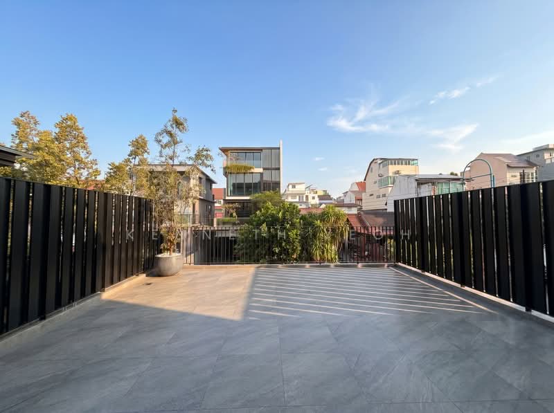 ⭐️FREEHOLD BRAND NEW LANDED IN THE NORTH⭐️, , 5 Bedrooms, 4,834 sqft, Terraced House For Sale, by Kenneth Yeoh, 500167094 - Exterior - PropertyGuru.com.sg