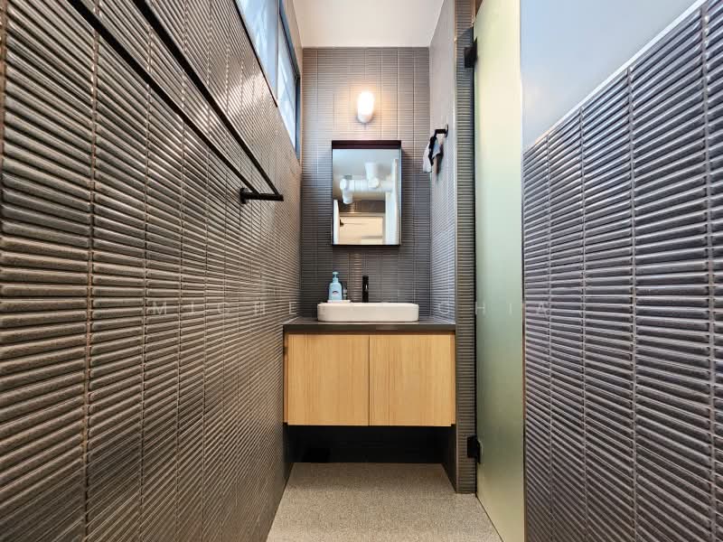 715 Clementi West Street 2, 715 Clementi West Street 2, 4 Bedrooms, 1,647 sqft, HDB Flat For Sale, by Michelle Chia, 500167101 - Master Bathroom - PropertyGuru.com.sg