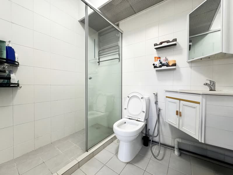 430B Yishun Avenue 11, 430B Yishun Avenue 11, 3 Bedrooms, 990 sqft, HDB Flat For Sale, by Clement Tan, 500167122 - Master Bathroom - PropertyGuru.com.sg