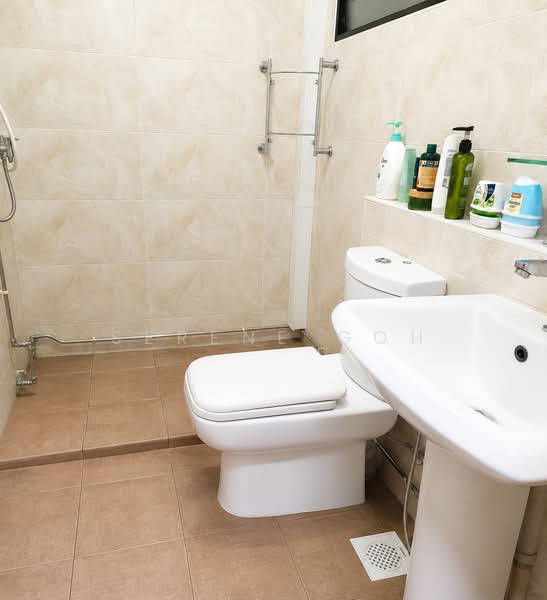 788 Woodlands Avenue 6, 788 Woodlands Avenue 6, 4 Bedrooms, 1,500 sqft, HDB Flat For Rent, by Serene Goh, 500167123 - Bathroom - PropertyGuru.com.sg