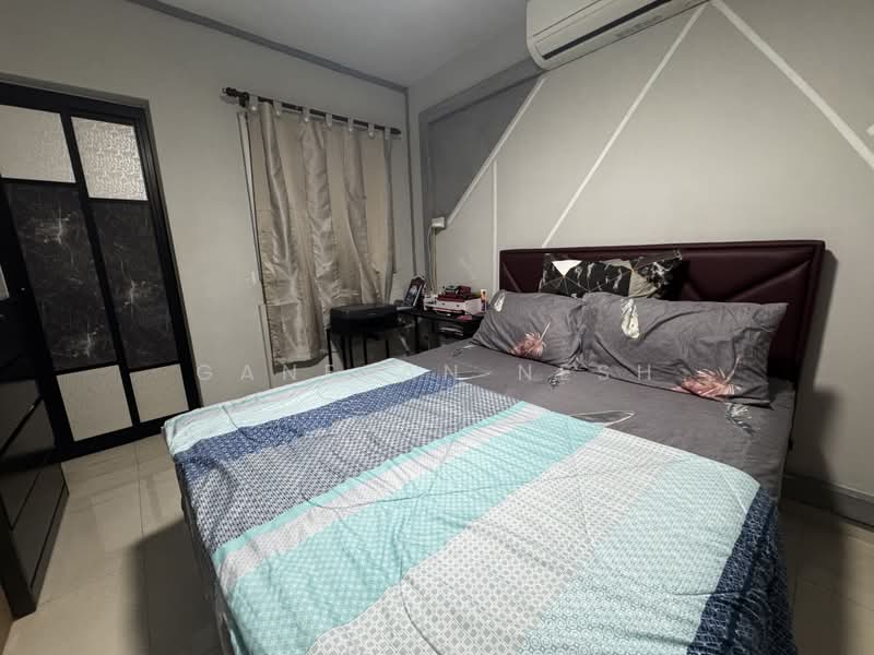 158 Woodlands Street 13, 158 Woodlands Street 13, 2 Bedrooms, 785 sqft, HDB Flat For Sale, by Ganesan Nesh, 500167128 - Bedroom - PropertyGuru.com.sg