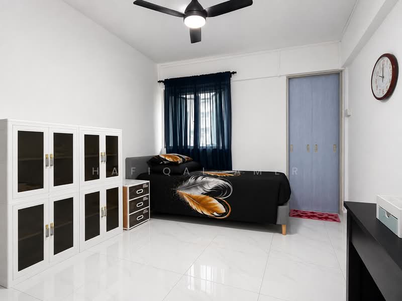 533 Bedok North Street 3, 533 Bedok North Street 3, 2 Bedrooms, 732 sqft, HDB Flat For Sale, by Hafiqal Amer, 500167131 - Master Bedroom - PropertyGuru.com.sg