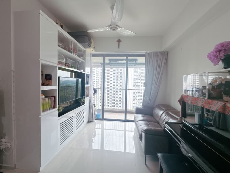 Riverbank at Fernvale, 15 Fernvale Close, 3 Bedrooms, 1,012 sqft, Condominium For Sale, by Ibsen Ng, 500167132 - Living Room - PropertyGuru.com.sg
