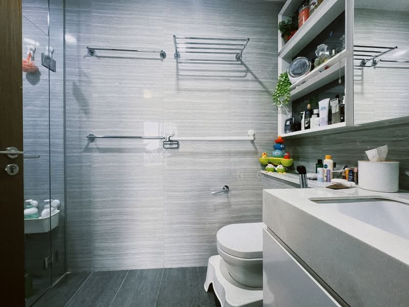 Riverbank at Fernvale, 15 Fernvale Close, 3 Bedrooms, 1,012 sqft, Condominium For Sale, by Ibsen Ng, 500167132 - Bathroom - PropertyGuru.com.sg