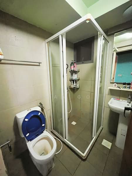 347A Yishun Avenue 11, 347A Yishun Avenue 11, 2 Bedrooms, 721 sqft, HDB Flat For Sale, by Ethan Goh, 500167140 - Master Bathroom - PropertyGuru.com.sg