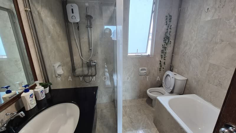 Burlington Square, 175 Bencoolen Street, Room Rental, 220 sqft, Apartment For Rent, by Raymond Tay, 500167145 - Bathroom - PropertyGuru.com.sg