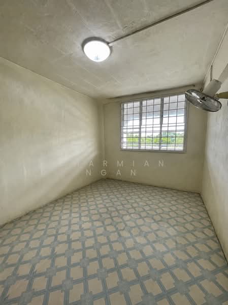 269 Bukit Batok East Avenue 4, 269 Bukit Batok East Avenue 4, 2 Bedrooms, 689 sqft, HDB Flat For Sale, by Charmian Ngan, 500167149 - Bedroom 2 - PropertyGuru.com.sg