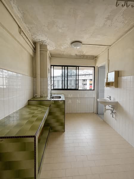 269 Bukit Batok East Avenue 4, 269 Bukit Batok East Avenue 4, 2 Bedrooms, 689 sqft, HDB Flat For Sale, by Charmian Ngan, 500167149 - Kitchen - PropertyGuru.com.sg