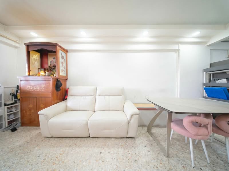 525 Bedok North Street 3, 525 Bedok North Street 3, 2 Bedrooms, 721 sqft, HDB Flat For Sale, by Jake Ong, 500167162 - Living Room - PropertyGuru.com.sg
