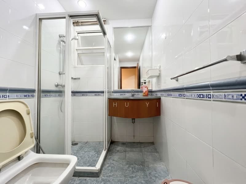 Whitewater, 21 Pasir Ris Street 72, 3 Bedrooms, 1,130 sqft, Executive Condominium For Rent, by Poh Chu Ying, 500167167 - Bathroom - PropertyGuru.com.sg