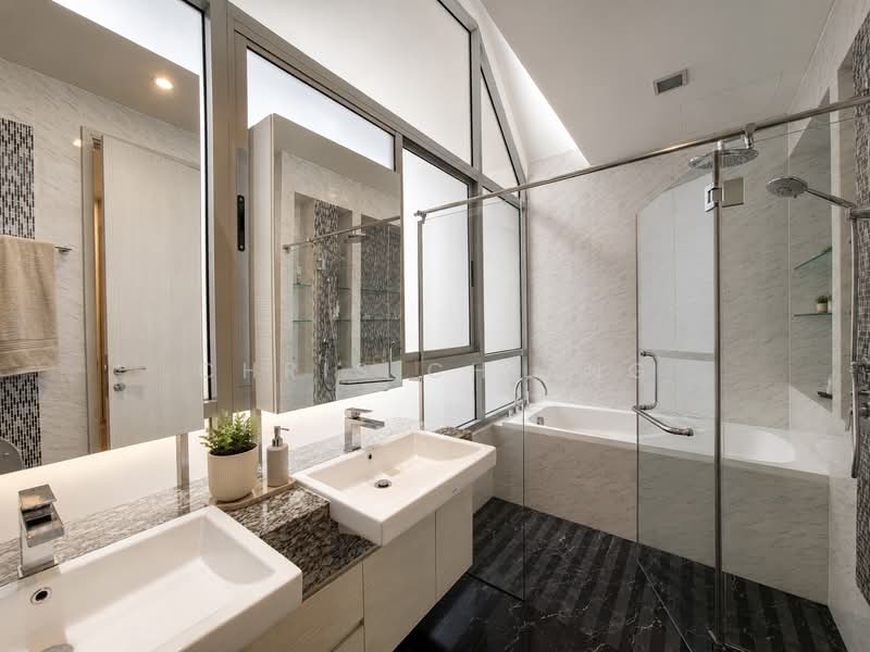Serangoon Garden Estate, Cowdray/ Bridport/ Hemsley Avenue, 4 Bedrooms, 4,200 sqft, Corner Terrace For Rent, by Chris Chiang, 500167176 - Bathroom - PropertyGuru.com.sg
