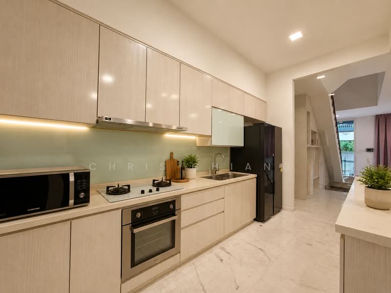Serangoon Garden Estate, Cowdray/ Bridport/ Hemsley Avenue, 4 Bedrooms, 4,200 sqft, Corner Terrace For Rent, by Chris Chiang, 500167176 - Kitchen - PropertyGuru.com.sg