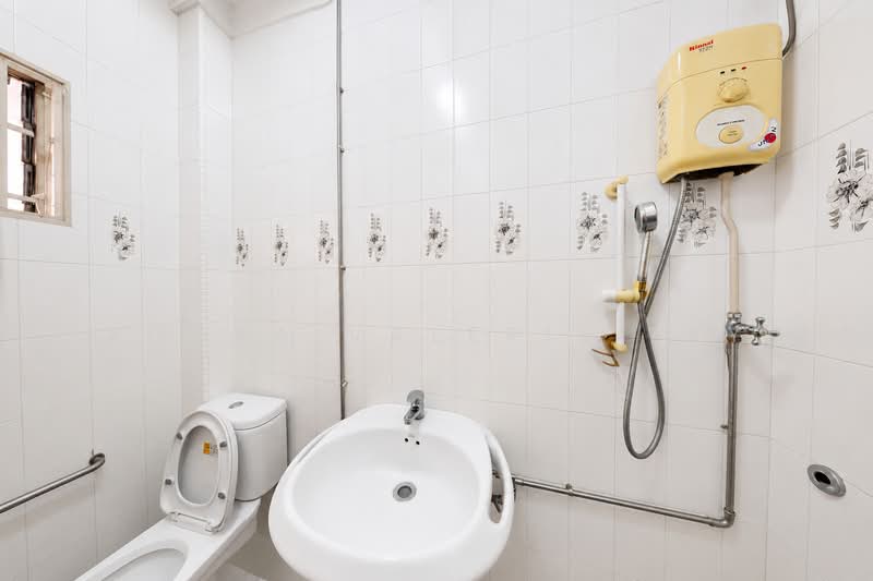 Lorong 25A Geylang, , 5 Bedrooms, 2,081 sqft, Terraced House For Sale, by Adora Valerie Tay, 500167191 - Bathroom - PropertyGuru.com.sg