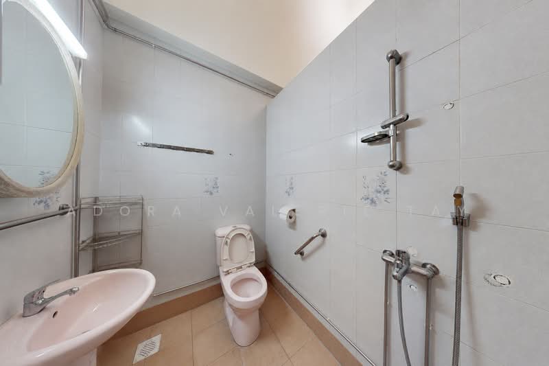 Lorong 25A Geylang, , 5 Bedrooms, 2,081 sqft, Terraced House For Sale, by Adora Valerie Tay, 500167191 - Bathroom - PropertyGuru.com.sg