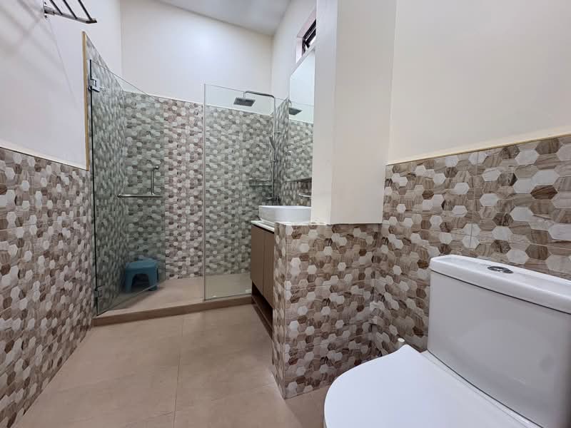 Bungalow Near Botanic Garden Cluny Park Bukit Timah, , 5 Bedrooms, 6,700 sqft, Bungalow House For Sale, by Christine Huang, 500167206 - Bathroom - PropertyGuru.com.sg