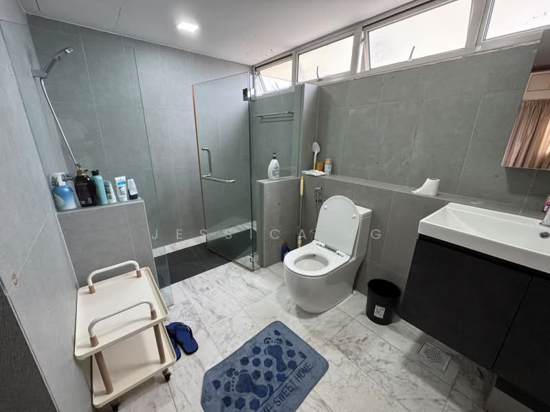 Bukit View, 144 Upper Bukit Timah Road, 2 Bedrooms, 1,000 sqft, Condominium For Rent, by Jessica Ng, 500167207 - Bathroom - PropertyGuru.com.sg