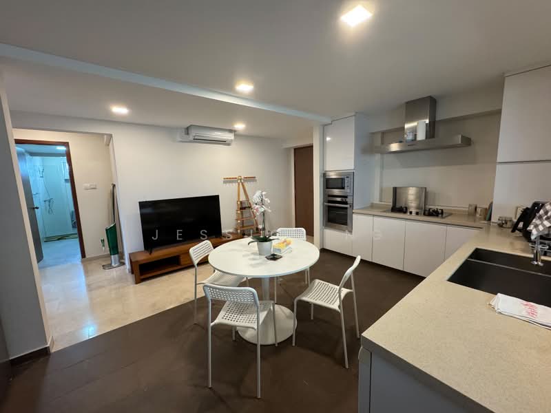Bukit View, 144 Upper Bukit Timah Road, 2 Bedrooms, 1,000 sqft, Condominium For Rent, by Jessica Ng, 500167207 - Kitchen - PropertyGuru.com.sg