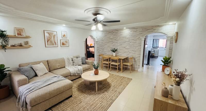 352 Hougang Avenue 7, 352 Hougang Avenue 7, 3 Bedrooms, 980 sqft, HDB Flat For Sale, by Michelle Leong, 500167208 - Living Room - PropertyGuru.com.sg