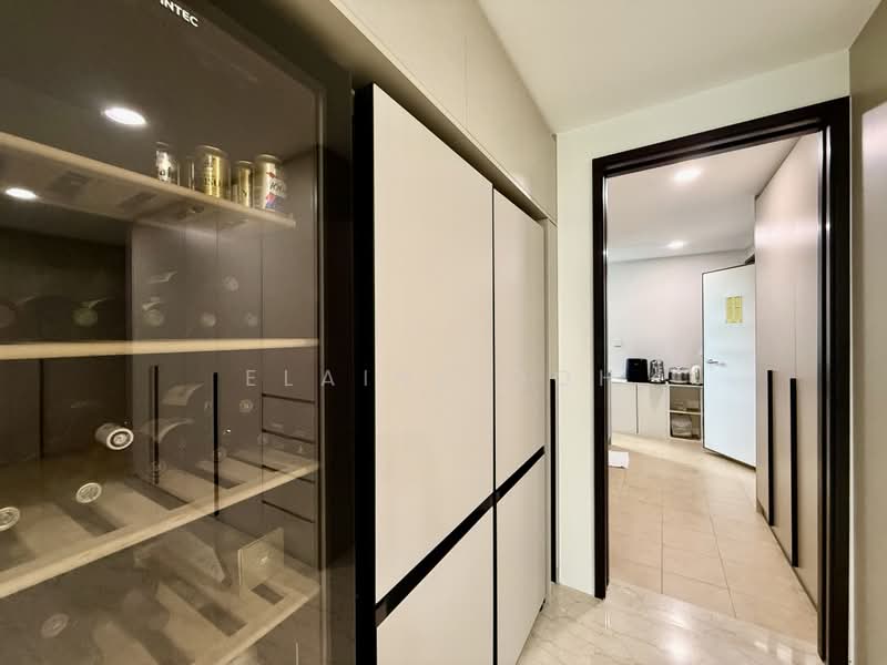 CityVista Residences, 21 Peck Hay Road, 3 Bedrooms, 2,142 sqft, Apartment For Sale, by Elaine Goh, 500167211 - Corridor - PropertyGuru.com.sg