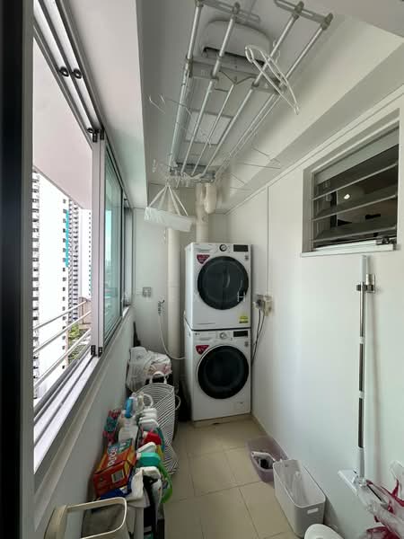 27 Ghim Moh Link, 27 Ghim Moh Link, 3 Bedrooms, 936 sqft, HDB Flat For Sale, by Alex Ho, 500167215 - Balcony - PropertyGuru.com.sg