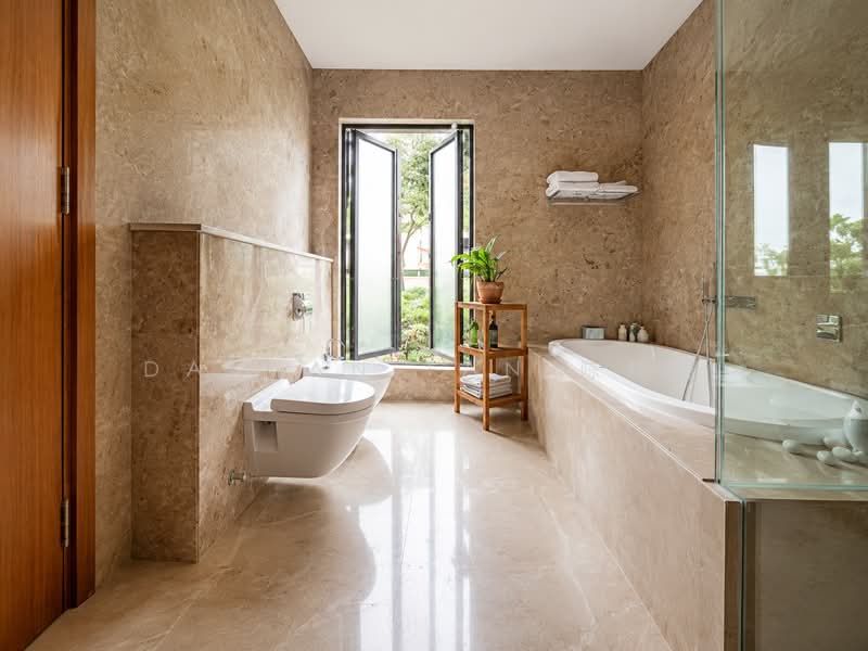 ⭐️ELEGANT DETACHED SANCTUARY @ GCBA RAFFLES PARK | 1 KM OF RGPS | VERY WIDE FRONTAGE | RENOVATED ⭐️, Oriole Crescent Ash Cassia Sunset Pine Linden Vanda Eng Neo Greenmead Greenview Greenpark Hillcrest Watten Shelford Senandong Swiss Club Binjai Kampong Chantek Chee Hoon Camden Kheam Hock Trevose Camborne Narooma Dalkeith Harlyn Berrima Merryn Tudor, 7 Bedrooms, 15,000 sqft, Detached House For Sale, by Damian Tan 陈係赈, 500167216 - Master Bath - PropertyGuru.com.sg