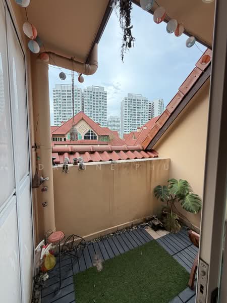 Seletar Springs Condominium, 106 Gerald Drive, 4 Bedrooms, 1,561 sqft, Condominium For Sale, by Daphne Phua, 500167218 - Balcony - PropertyGuru.com.sg