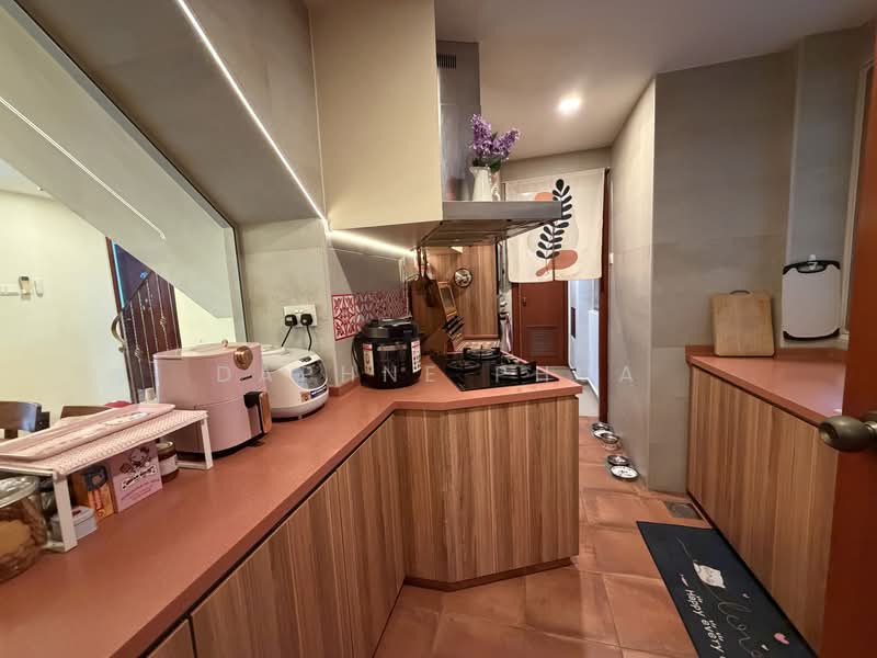 Seletar Springs Condominium, 106 Gerald Drive, 4 Bedrooms, 1,561 sqft, Condominium For Sale, by Daphne Phua, 500167218 - Kitchen - PropertyGuru.com.sg
