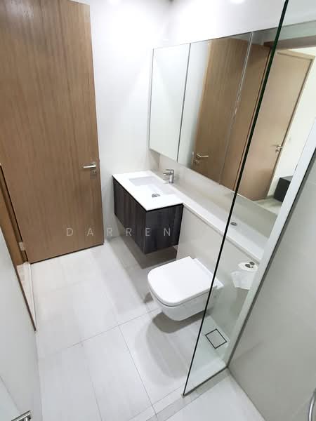 Lakeville, 5 Jurong Lake Link, 2 Bedrooms, 732 sqft, Condominium For Rent, by Darren Lim, 500167221 - Bathroom - PropertyGuru.com.sg