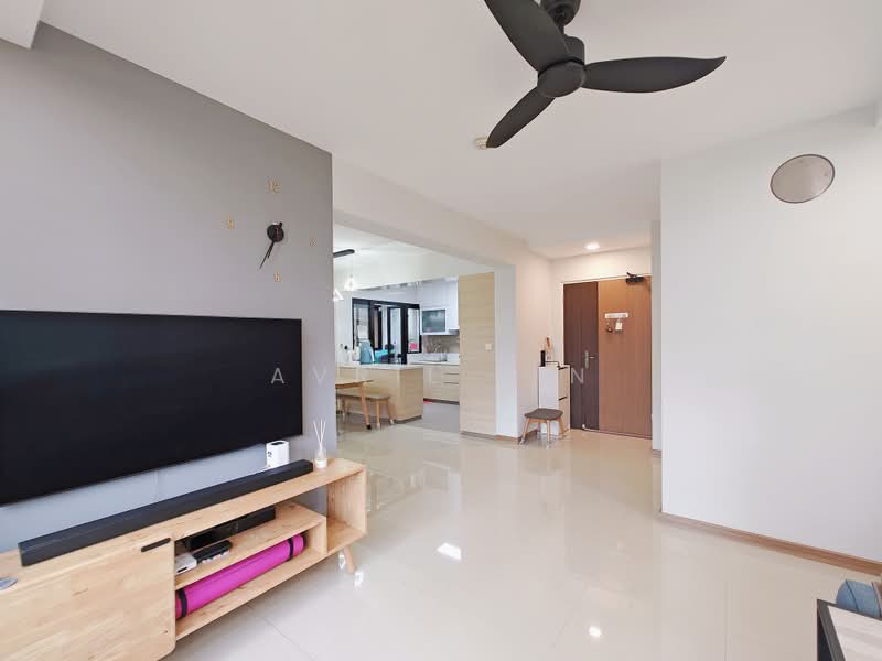 810A Choa Chu Kang Avenue 7, 810A Choa Chu Kang Avenue 7, 3 Bedrooms, 1,001 sqft, HDB Flat For Sale, by Avril Bin, 500167222 - Living Room - PropertyGuru.com.sg