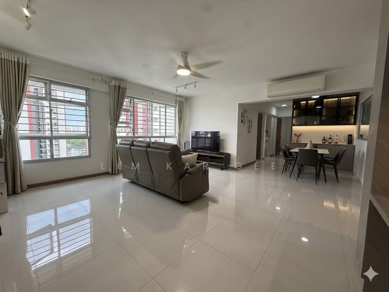 228B Ang Mo Kio Street 23, 228B Ang Mo Kio Street 23, 3 Bedrooms, 1,216 sqft, HDB Flat For Sale, by Lim Kar Gee, 500167246 - Living Room - PropertyGuru.com.sg