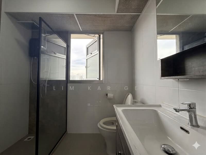 228B Ang Mo Kio Street 23, 228B Ang Mo Kio Street 23, 3 Bedrooms, 1,216 sqft, HDB Flat For Sale, by Lim Kar Gee, 500167246 - Master Bathroom - PropertyGuru.com.sg