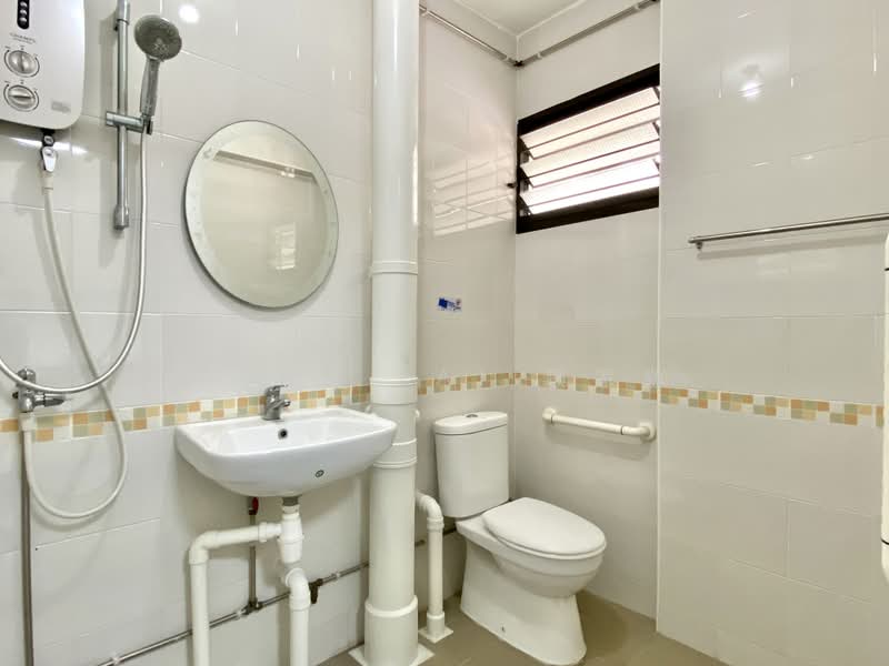 226 Jurong East Street 21, 226 Jurong East Street 21, 3 Bedrooms, 1,292 sqft, HDB Flat For Sale, by Alan Lai 赖家敬, 500167254 - Bathroom - PropertyGuru.com.sg