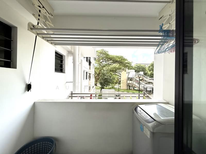 263 Toa Payoh Apex, 263 Toa Payoh East, 3 Bedrooms, 1,001 sqft, HDB Flat For Rent, by Aubrey Ang, 500167255 - Balcony - PropertyGuru.com.sg