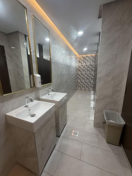 Parklane Shopping Mall, 35 Selegie Road, 667 sqft, Office For Rent, by Caren Tan, 500167269 - Bathroom - CommercialGuru.com.sg