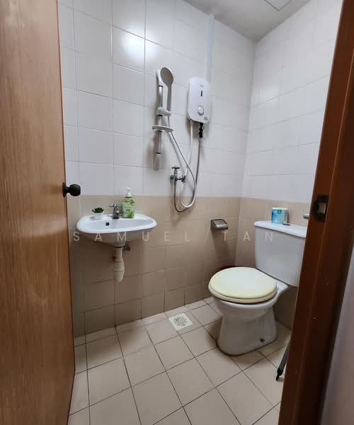 The Floravale, 218 Westwood Avenue, Room Rental, 120 sqft, Executive Condominium For Rent, by Samuel Tan, 500167270 - Common Toilet 2 - PropertyGuru.com.sg