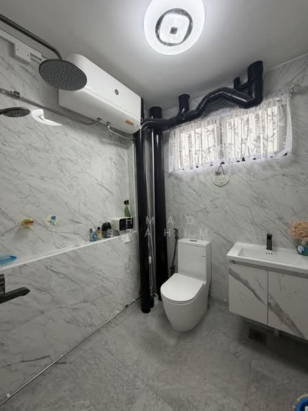 862 Tampines Street 83, 862 Tampines Street 83, 3 Bedrooms, 1,366 sqft, HDB Flat For Sale, by Ahmad Ibrahim, 500167281 - Bathroom - PropertyGuru.com.sg