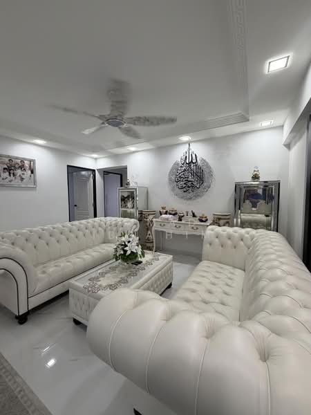 862 Tampines Street 83, 862 Tampines Street 83, 3 Bedrooms, 1,366 sqft, HDB Flat For Sale, by Ahmad Ibrahim, 500167281 - Living Room - PropertyGuru.com.sg