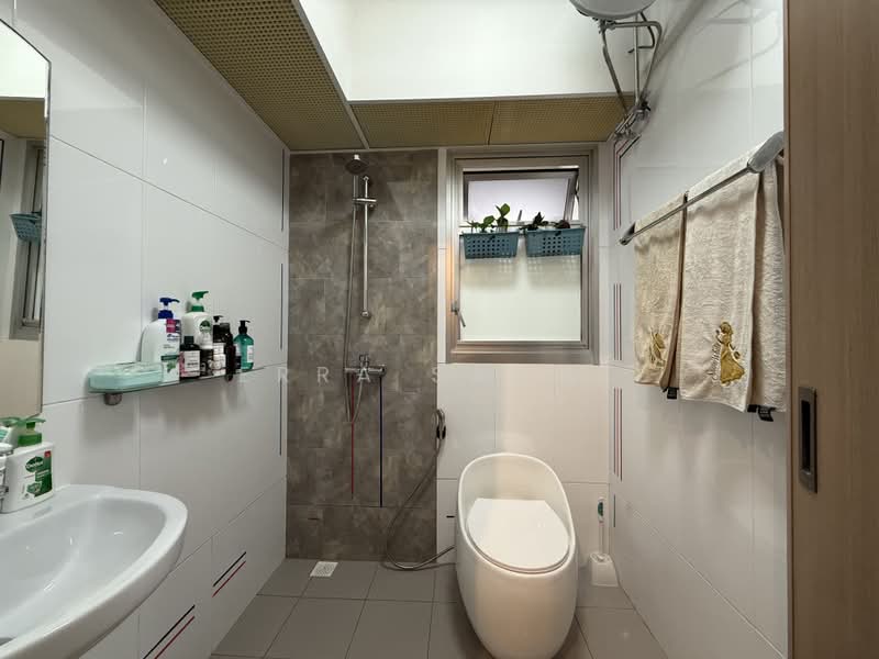 227A Ang Mo Kio Street 23, 227A Ang Mo Kio Street 23, 1 Bedroom, 409 sqft, HDB Flat For Sale, by Erra Samat, 500167287 - Bathroom - PropertyGuru.com.sg