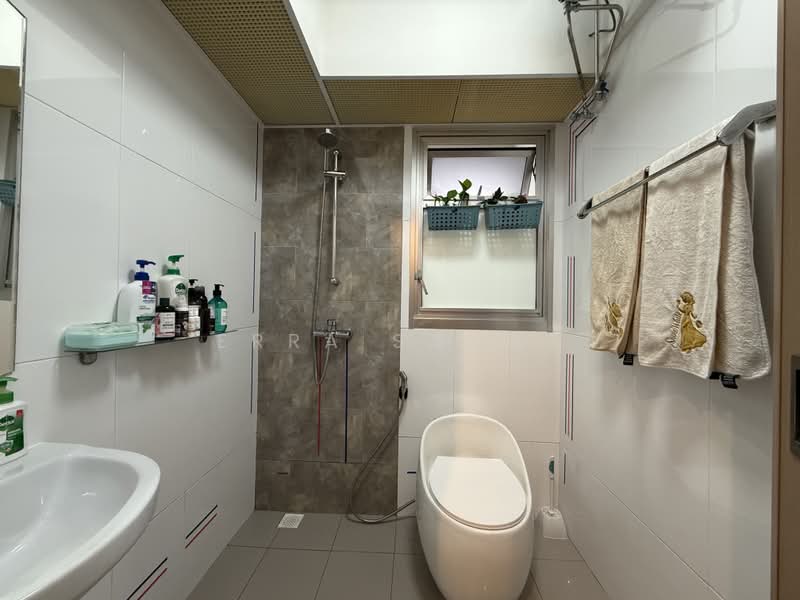 227A Ang Mo Kio Street 23, 227A Ang Mo Kio Street 23, 1 Bedroom, 409 sqft, HDB Flat For Sale, by Erra Samat, 500167287 - Bathroom - PropertyGuru.com.sg