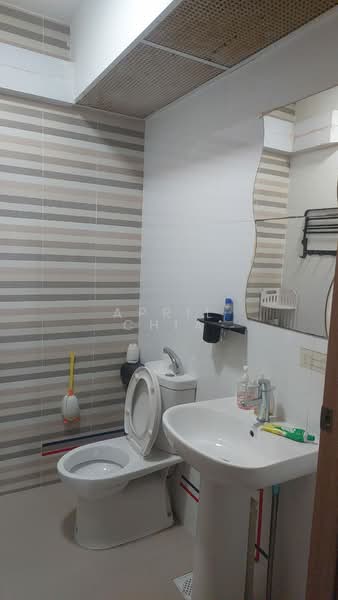 413C Northshore Drive, 413C Northshore Drive, 2 Bedrooms, 500 sqft, HDB Flat For Rent, by April Chia, 500167303 - Bathroom - PropertyGuru.com.sg