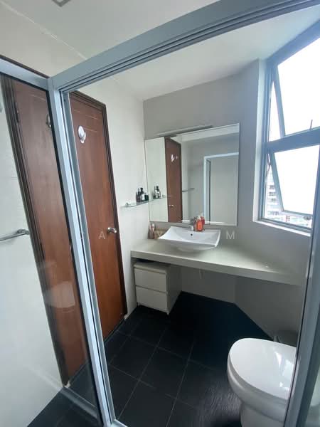 Astor Green, 7 Pine Grove, 2 Bedrooms, 1,087 sqft, Condominium For Rent, by Casey Lim, 500167327 - Bathroom - PropertyGuru.com.sg