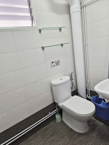 406 Tampines Street 41, 406 Tampines Street 41, 3 Bedrooms, 957 sqft, HDB Flat For Rent, by Erin Chew, 500167336 - Bathroom - PropertyGuru.com.sg