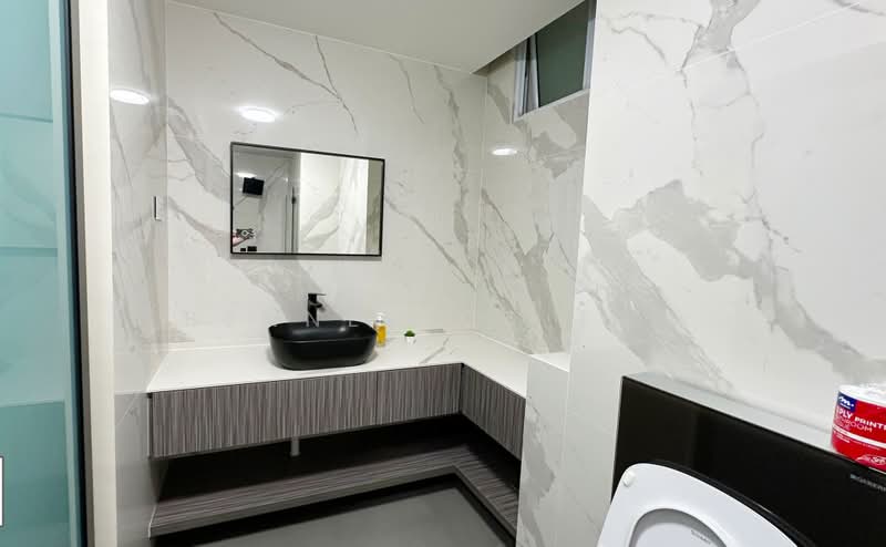 Villa De West, 385 Pasir Panjang Road, Room Rental, 180 sqft, Condominium For Rent, by Bennedict Tan, 500167340 - Bathroom - PropertyGuru.com.sg