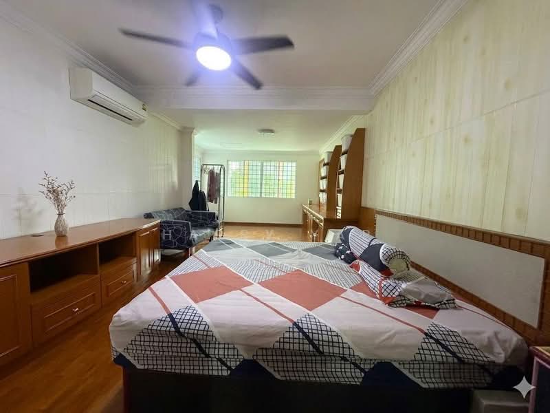 Meragi Close, East View Garden, 7 Bedrooms, 4,500 sqft, Terraced House For Sale, by Harry Yap, 500167342 - Bedroom - PropertyGuru.com.sg