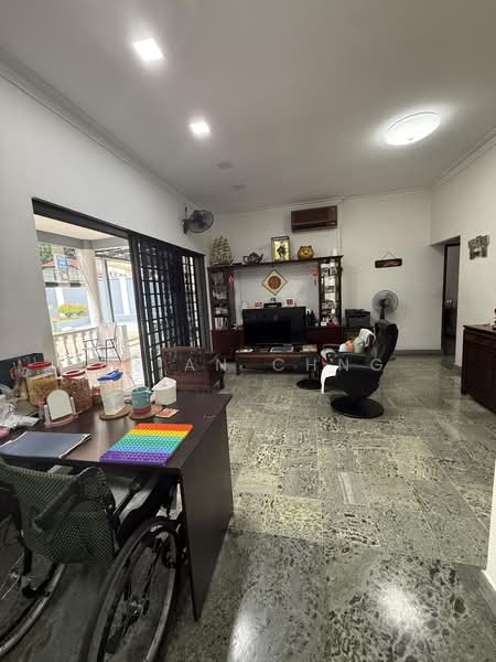 Serangoon Garden Estate, , 4 Bedrooms, 2,400 sqft, Semi-Detached House For Sale, by Brian Chng, 500167353 - Living Room - PropertyGuru.com.sg