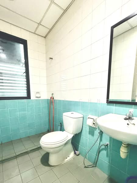 Toh Guan Centre, 21 Toh Guan Road East, 1,111 sqft, Office For Rent, by Elaine Chng, 500167378 - Bathroom - CommercialGuru.com.sg