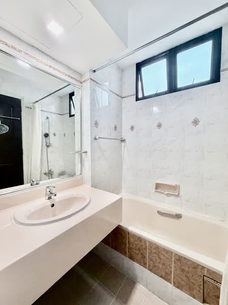 Hume Park I, 3 Hume Avenue, Room Rental, 200 sqft, Condominium For Rent, by Qristine Goh, 500167380 - Bathroom - PropertyGuru.com.sg