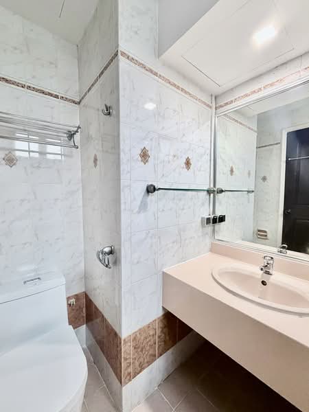 Hume Park I, 3 Hume Avenue, Room Rental, 200 sqft, Condominium For Rent, by Qristine Goh, 500167380 - Bathroom - PropertyGuru.com.sg