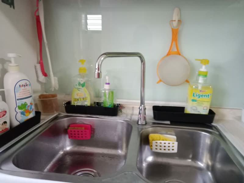 305 Clementi Avenue 4, 305 Clementi Avenue 4, Room Rental, 100 sqft, HDB Flat For Rent, by Stella Kuek, 500167386 - Kitchen - PropertyGuru.com.sg