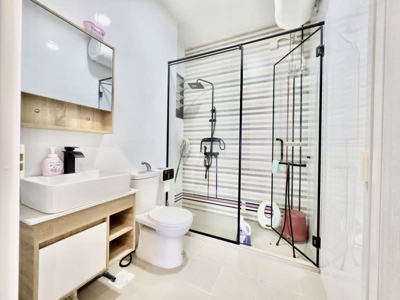 420A Northshore Drive, 420A Northshore Drive, 3 Bedrooms, 1,012 sqft, HDB Flat For Sale, by Kevin Tang, 500167387 - Bathroom - PropertyGuru.com.sg